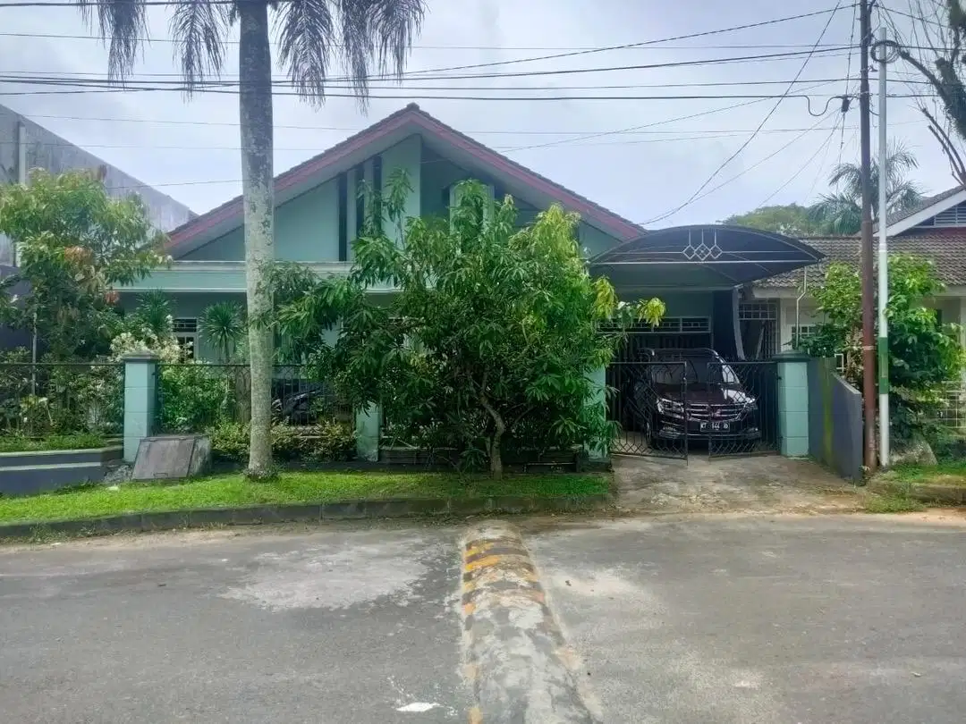 DIJUAL RUMAH DEPAN TAMAN DI BALIKPAPAN BARU BB - ER